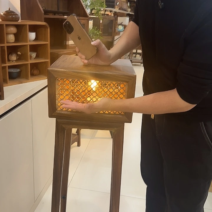 胡桃木疏影落地灯