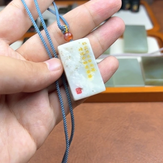 颈饰未镶嵌和田玉（糖玉）微瑕