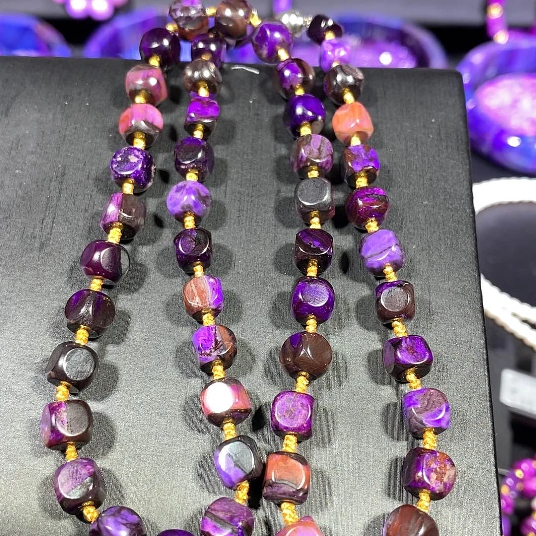 苏纪石（舒俱来）未镶嵌南非舒俱来帝王紫方糖项链