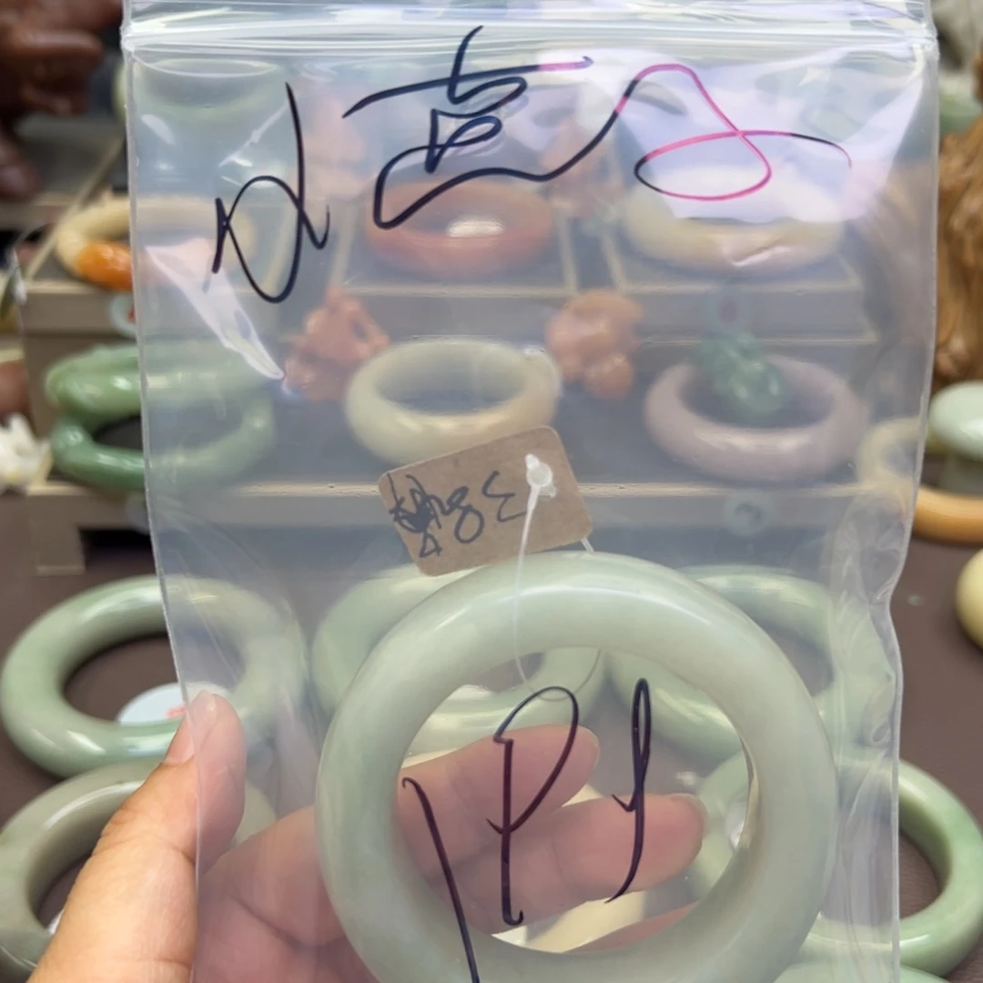 石英质玉手镯未镶嵌小****）