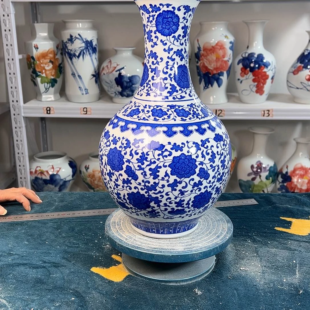 摆件景德镇陶瓷缠枝