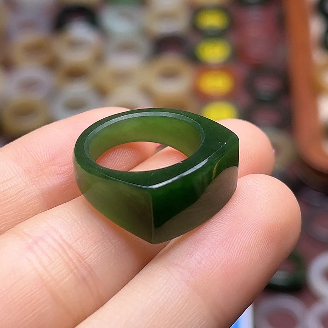 н***好和田玉未镶嵌戒指