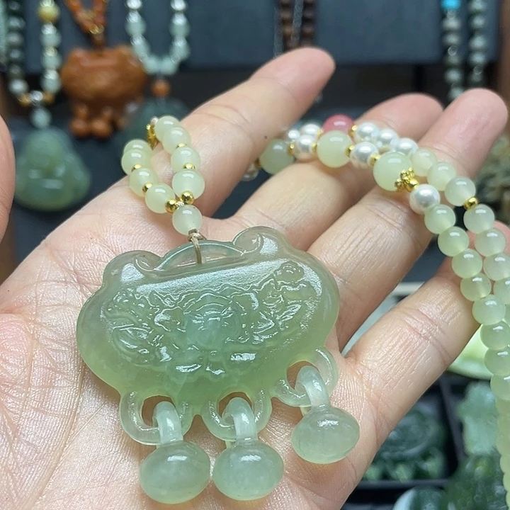 未镶嵌蛇纹石玉颈饰