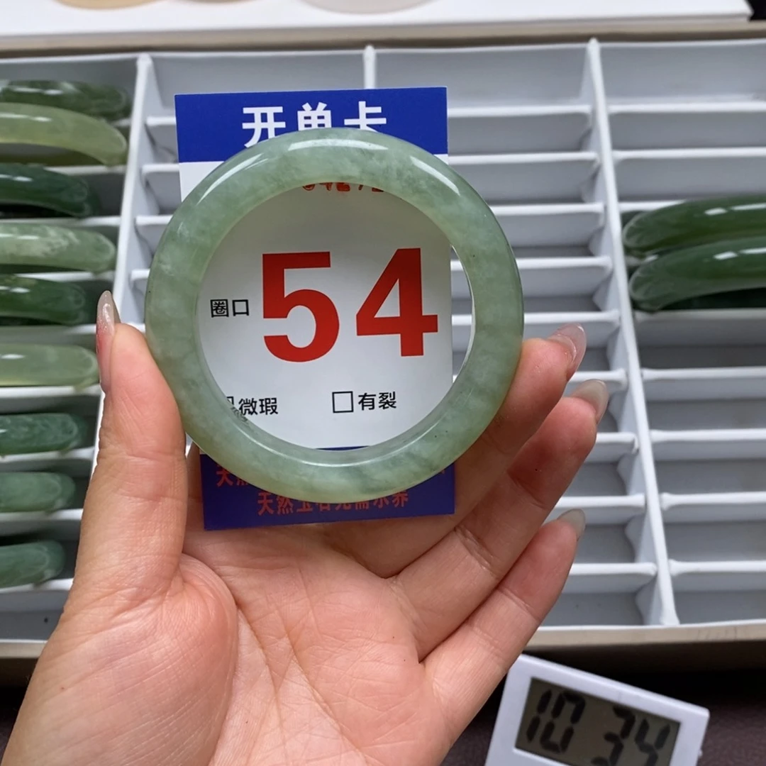岫玉手镯未镶嵌我