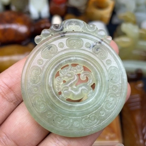 未镶嵌蛇纹石玉颈饰64