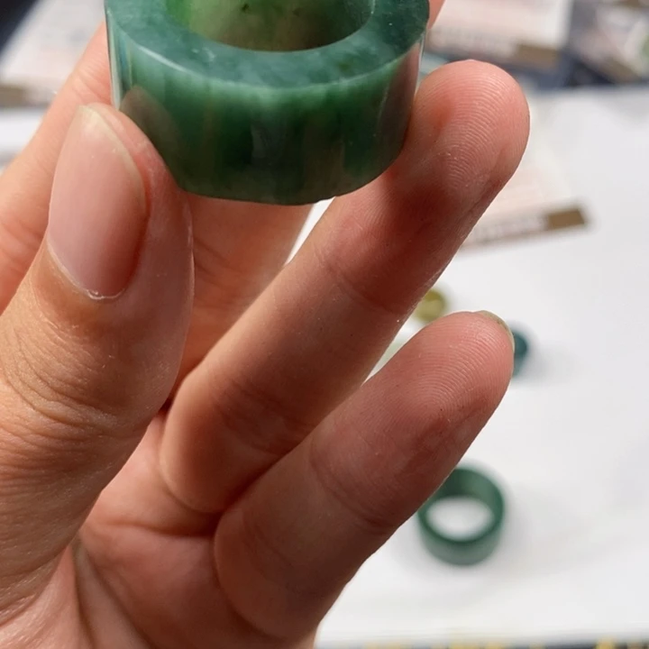 都***人翡翠戒指未镶嵌翡翠戒指
