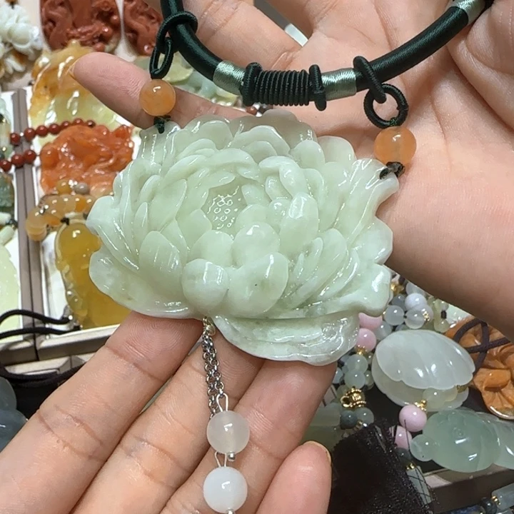 蛇纹石玉未镶嵌吊坠