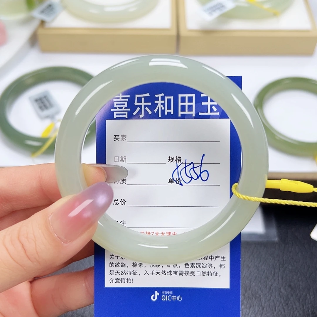 和田玉未镶嵌手镯