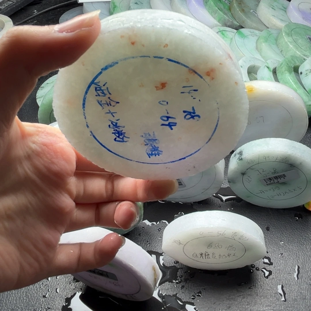 定制翡翠未镶嵌翡翠手镯
