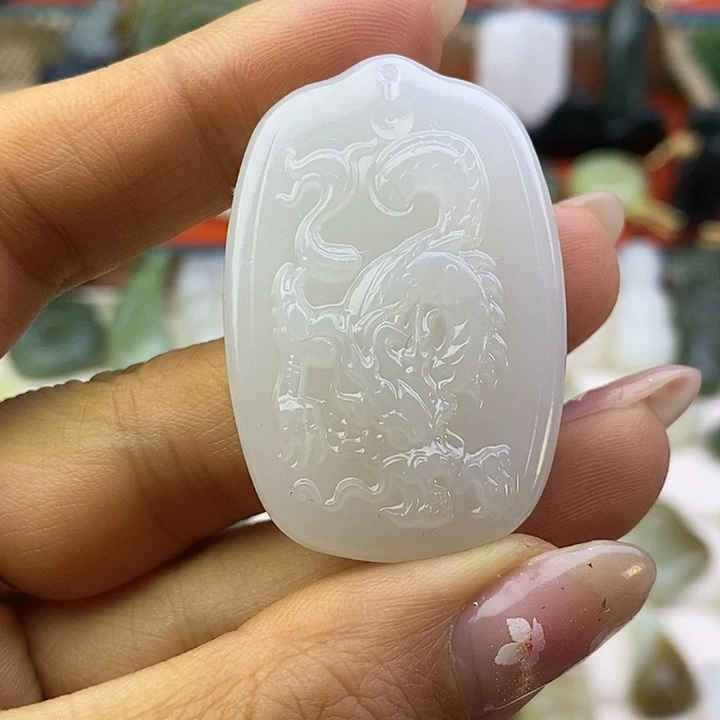 和田玉未镶嵌颈饰白玉龙牌生意兴隆牌子