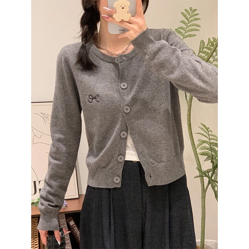 灰色圆领长袖刺绣蝴蝶结针织开衫女秋季高级感软糯法式外套毛衣服