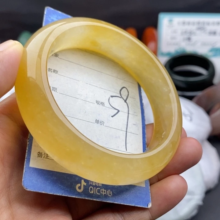 未镶嵌手镯石英质玉