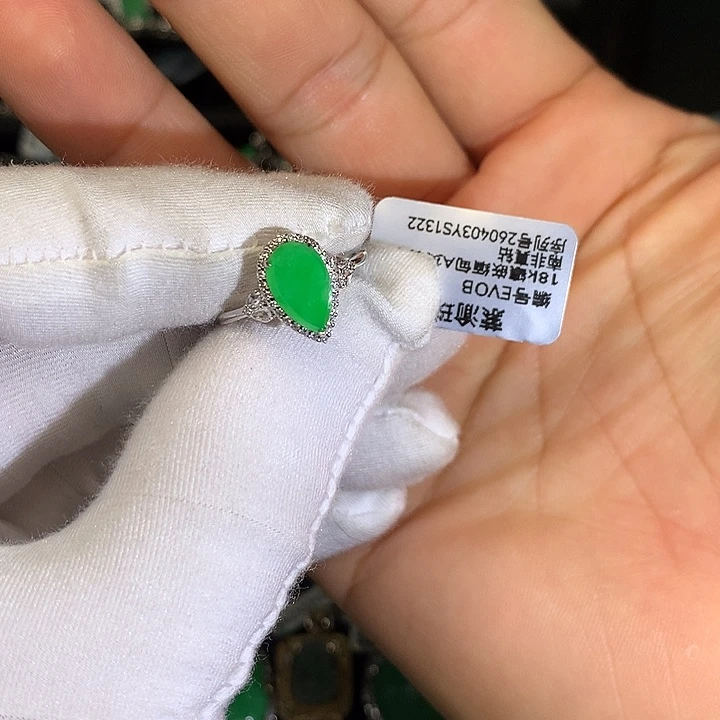 颈饰18K金镶嵌翡翠