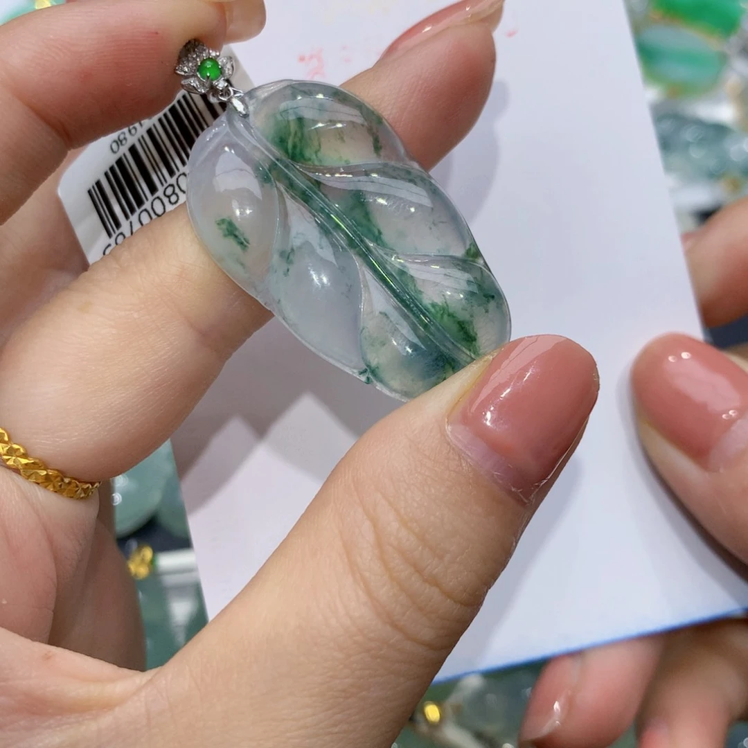 翡翠颈饰18K金镶嵌叶子