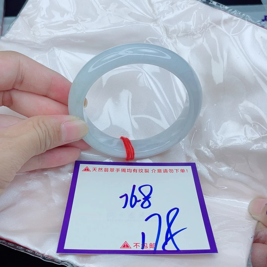 翡翠手镯未镶嵌翡翠