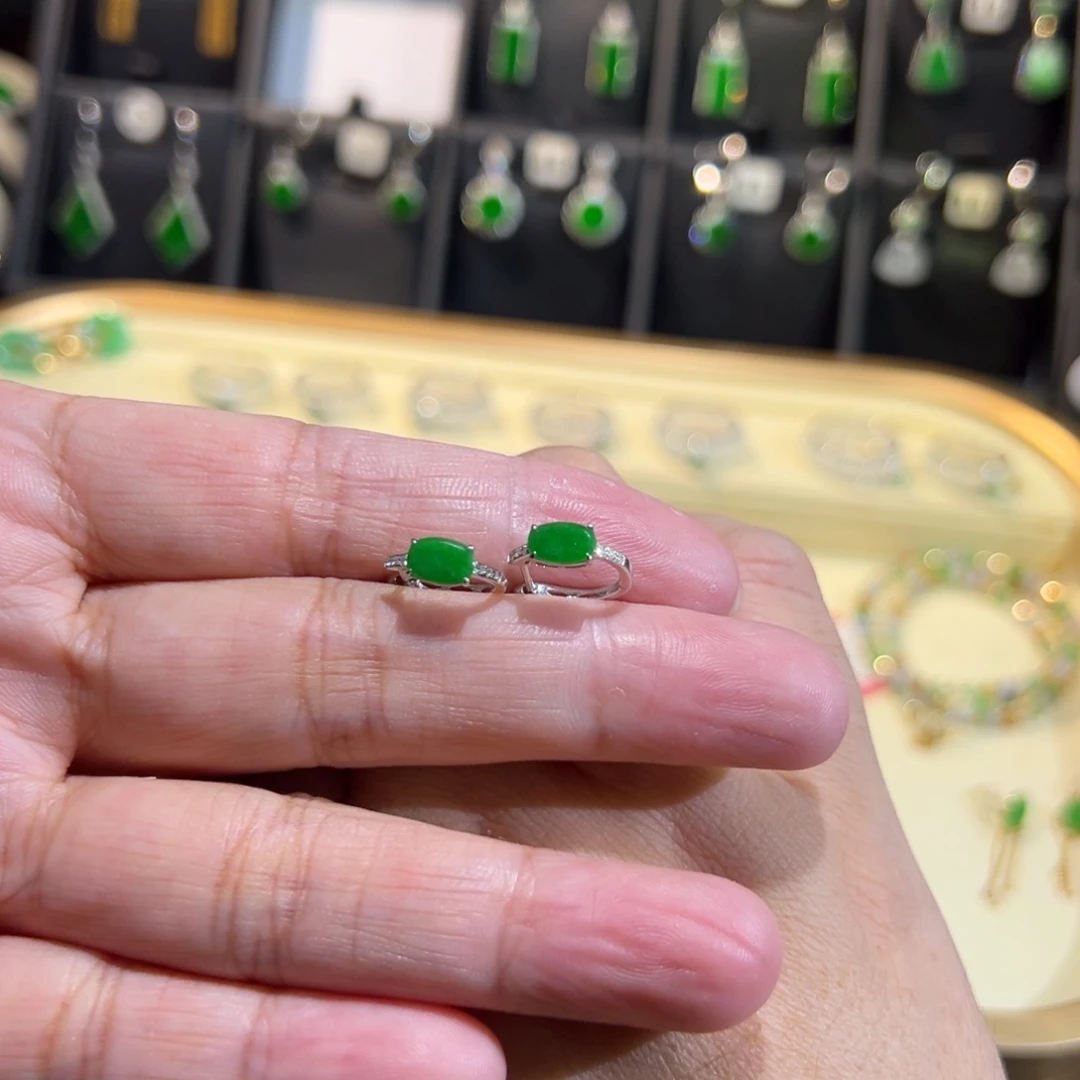 翡翠18K金镶嵌颈饰耳包