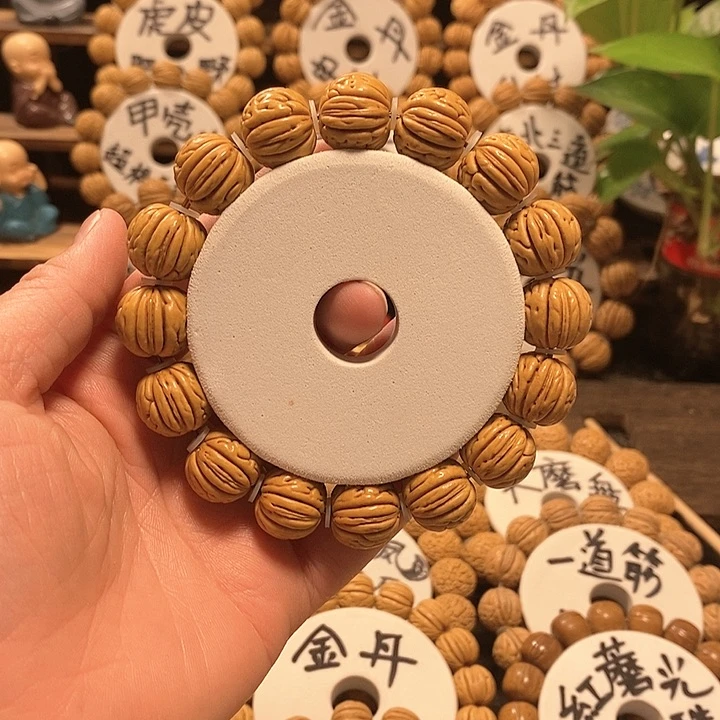 【闪购商品】凯*恩桃核盘锦肌肉手串