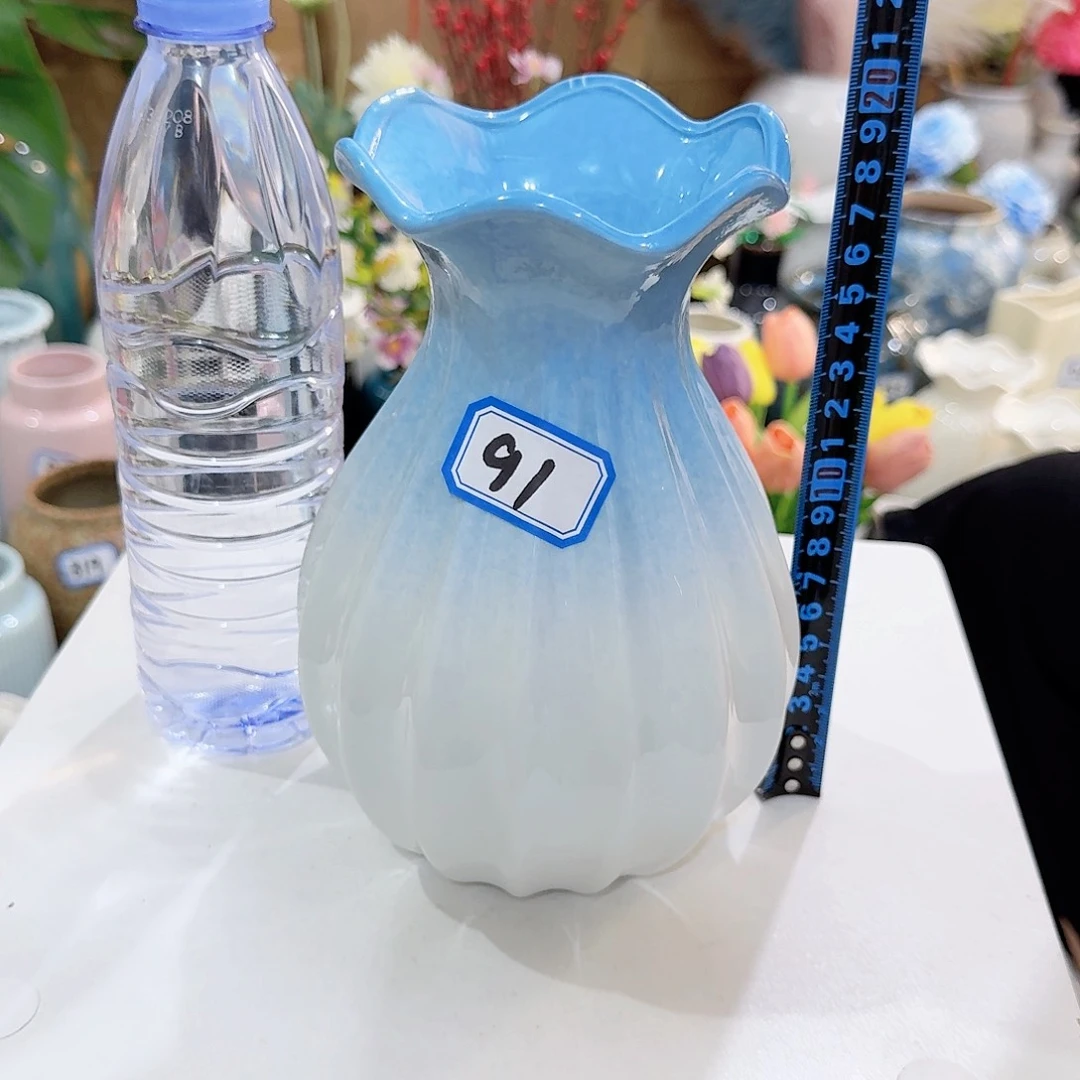 91号陶瓷高20厘米瑕疵一个
