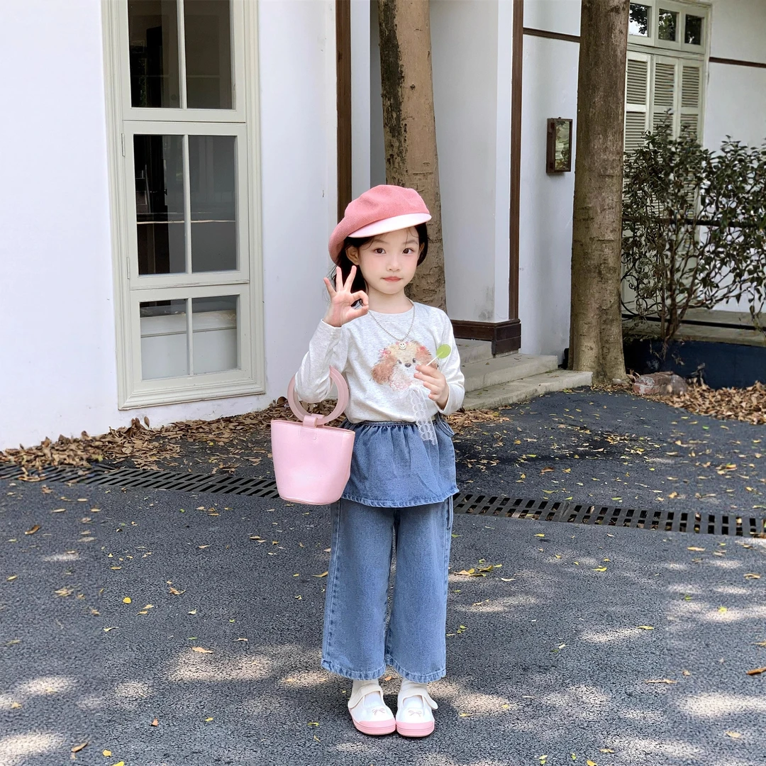 小思家2025秋季女童韩版休闲卡通印花打底衫屁帘牛仔直筒裤套装