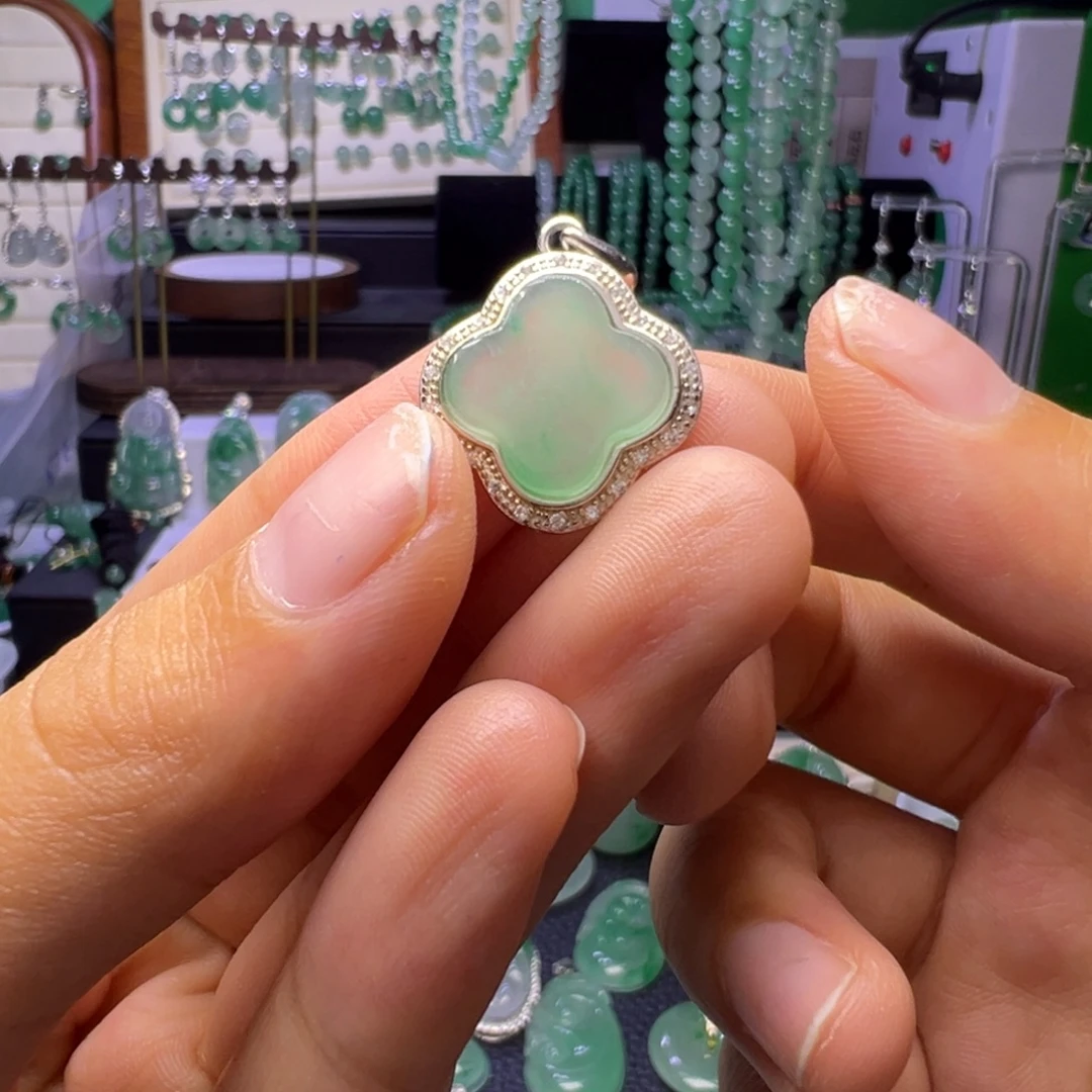 石英质玉未镶嵌颈饰