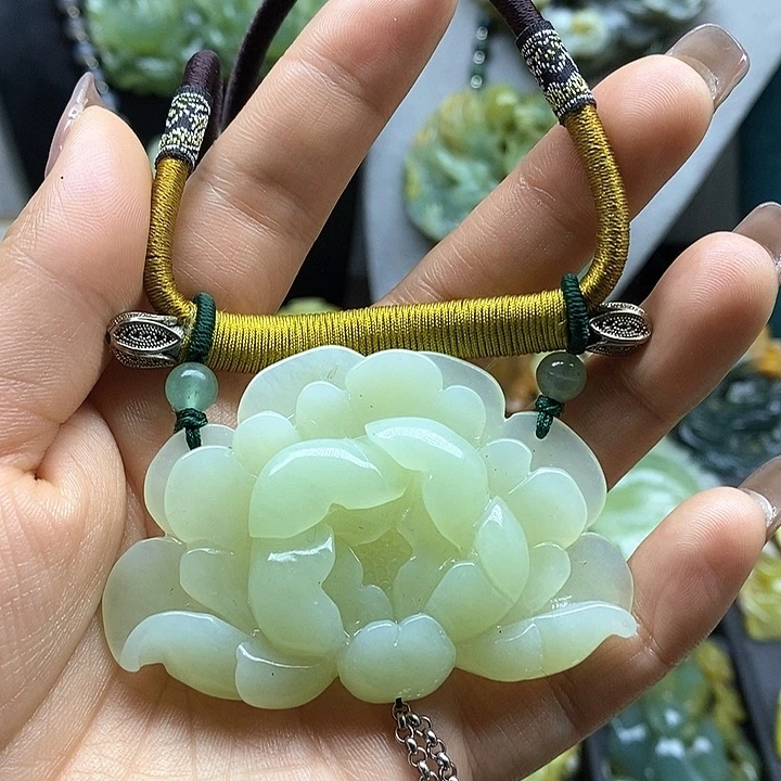 蛇纹石玉未镶嵌挂件