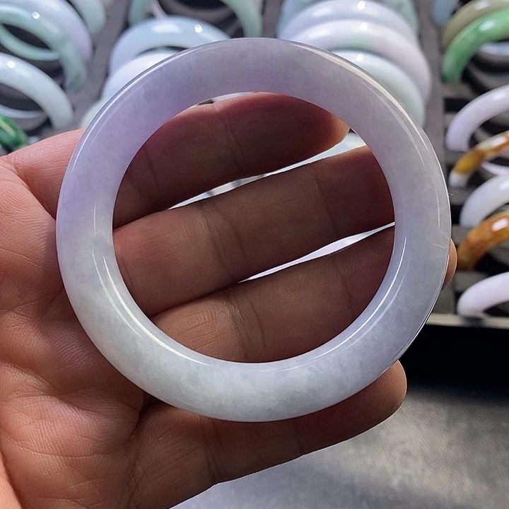 翡翠未镶嵌手镯1、圆