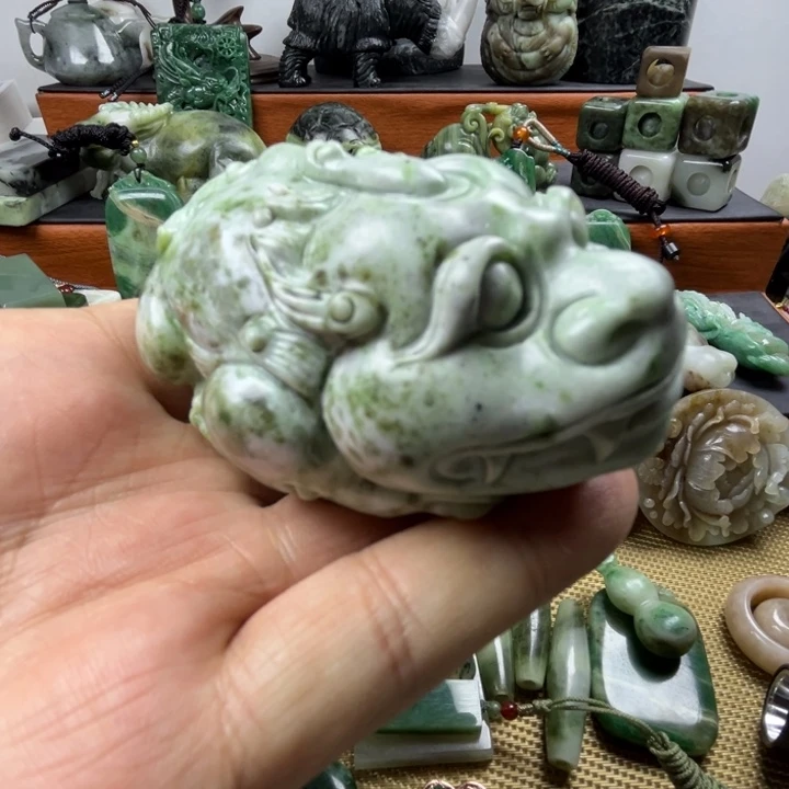 独山玉未镶嵌珠宝半成品