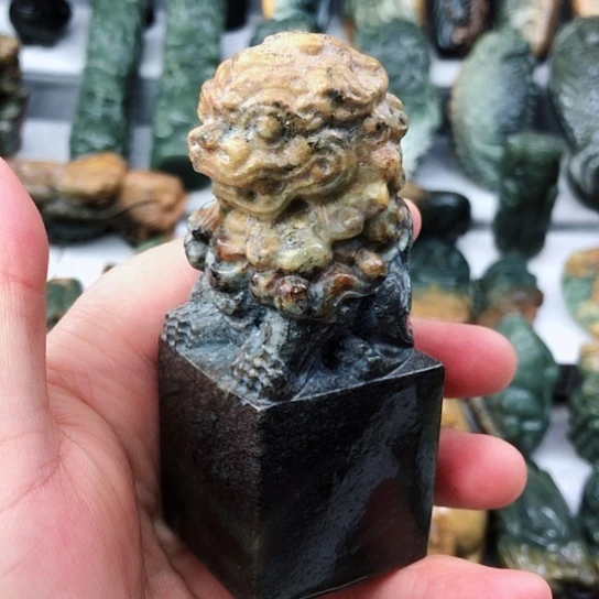 未镶嵌岫岩河磨玉（透闪石质玉）把件