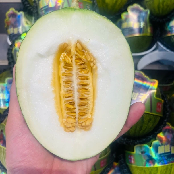 【嘎嘎脆甜】斗牛蜜瓜一个（约2斤）（切盒请备注）