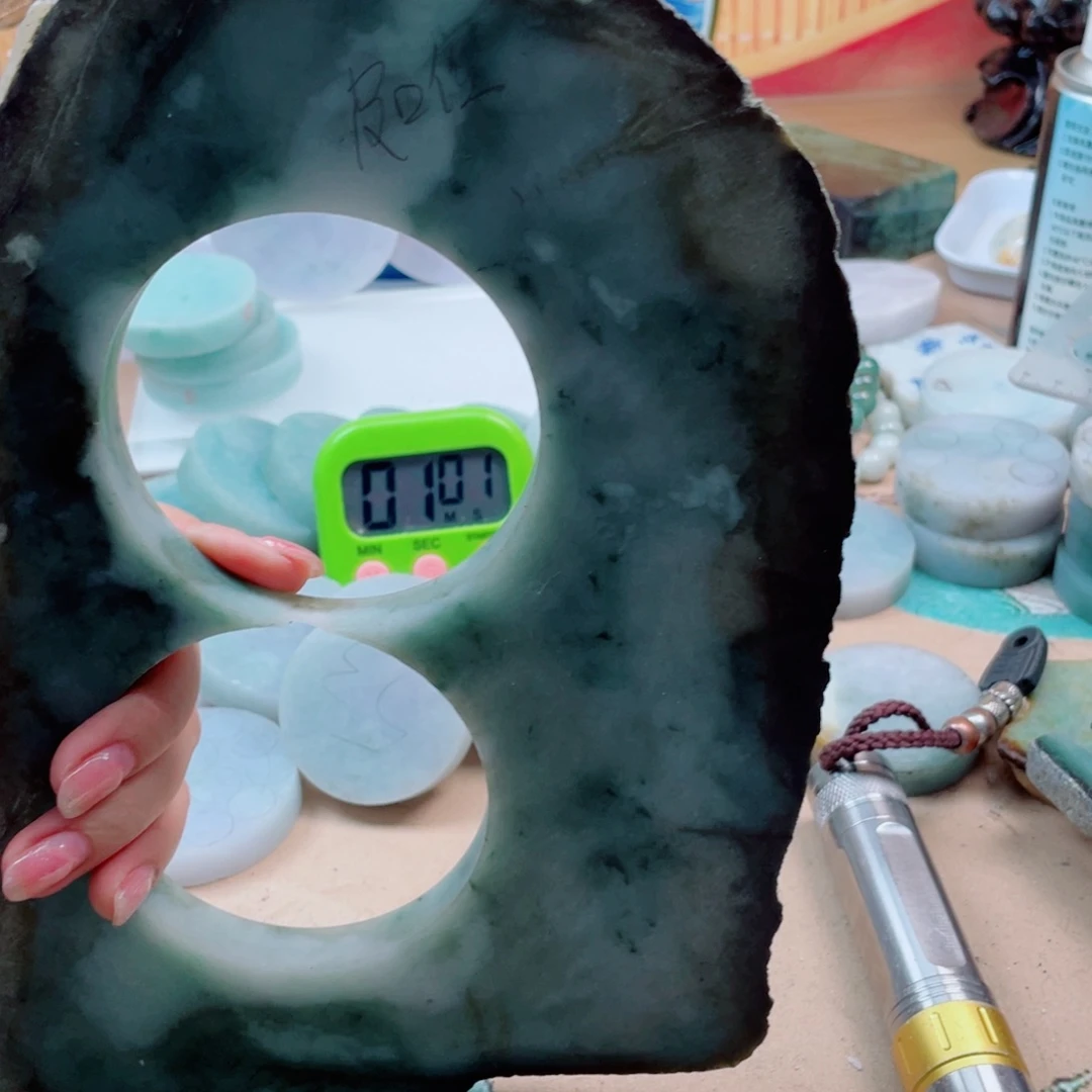 翡翠未镶嵌颈饰495……