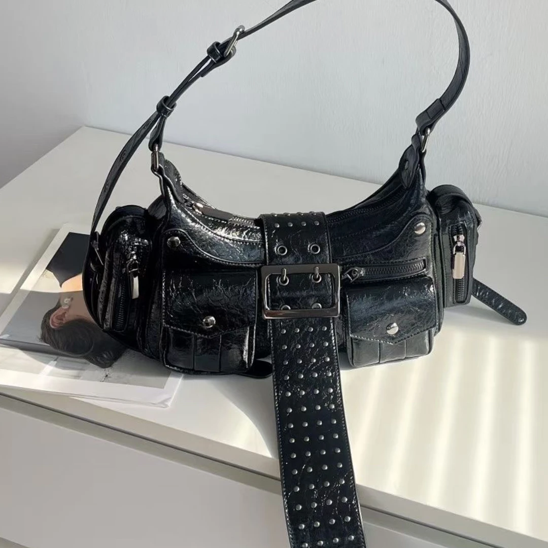 小众设计【逆龄爱妃】重工朋克铆钉爆裂纹斜挎多口袋时尚个性腋下包