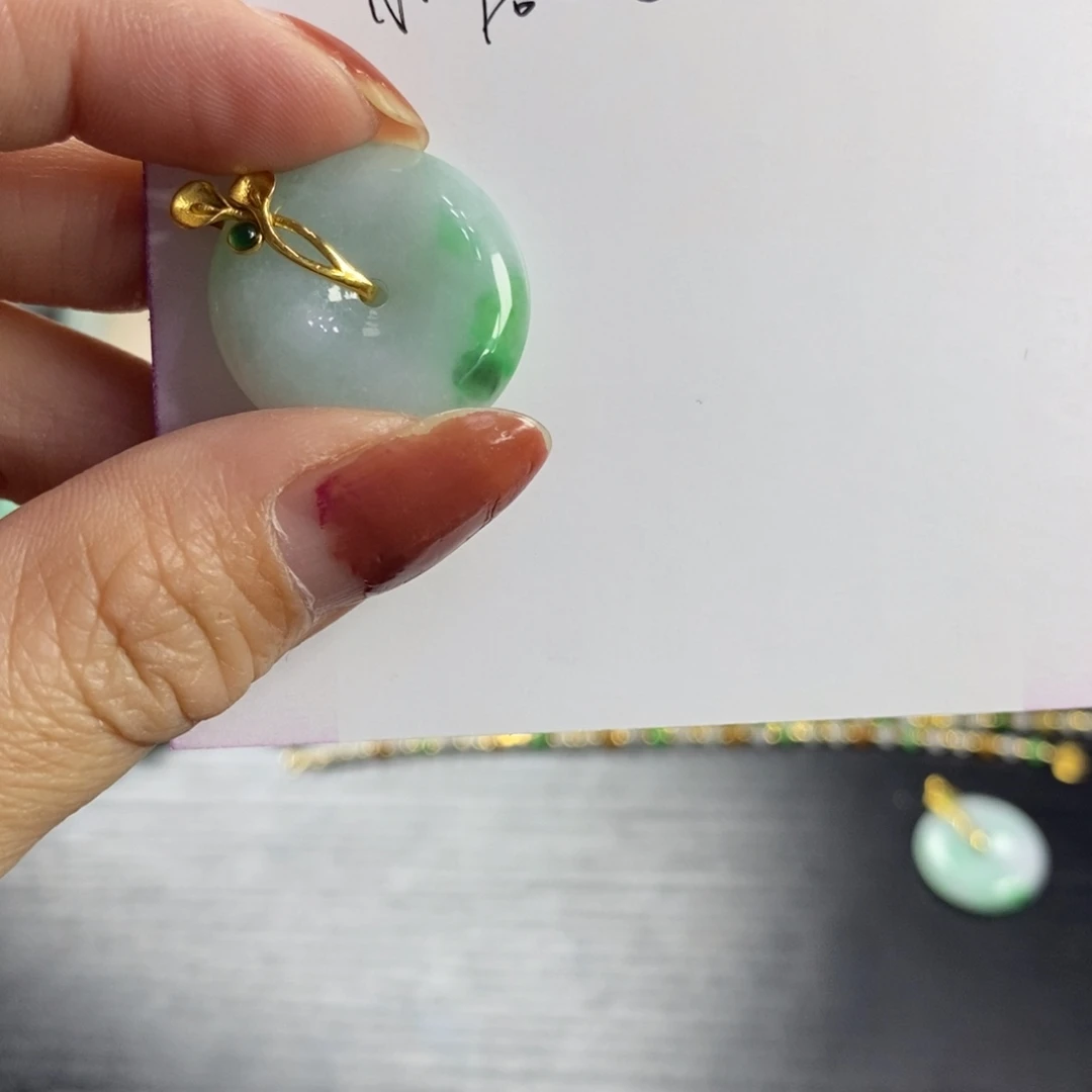 翡翠颈饰未镶嵌小**?天然翡翠