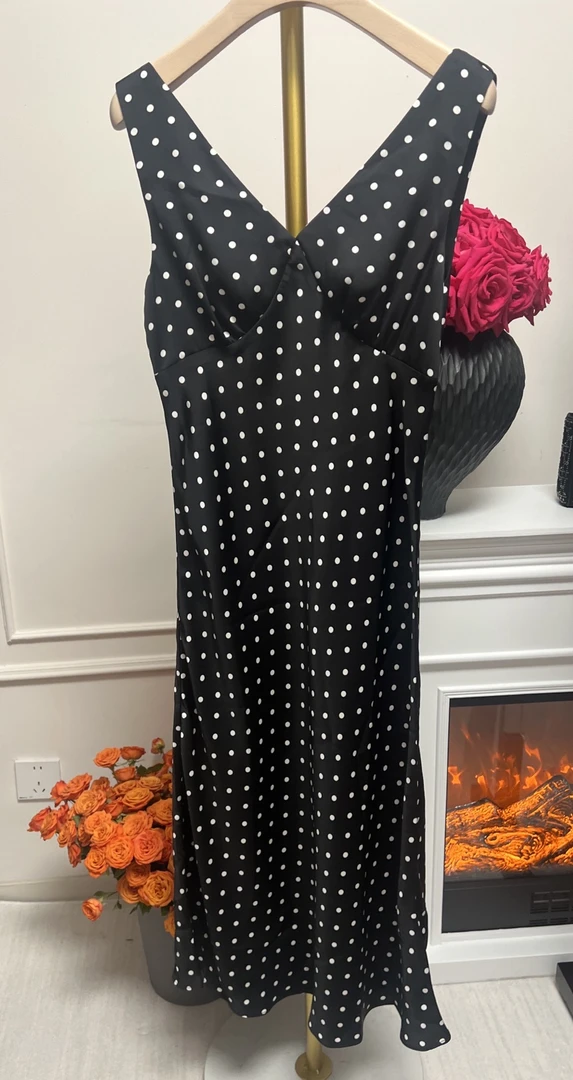 2020新款V领波点背心连衣裙百搭时尚