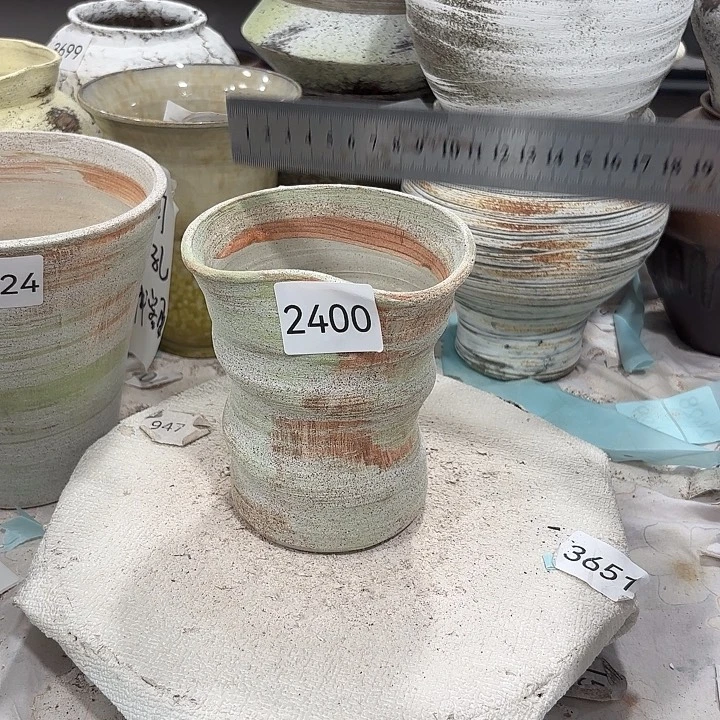 摆件高13，口20.5，有孔2400