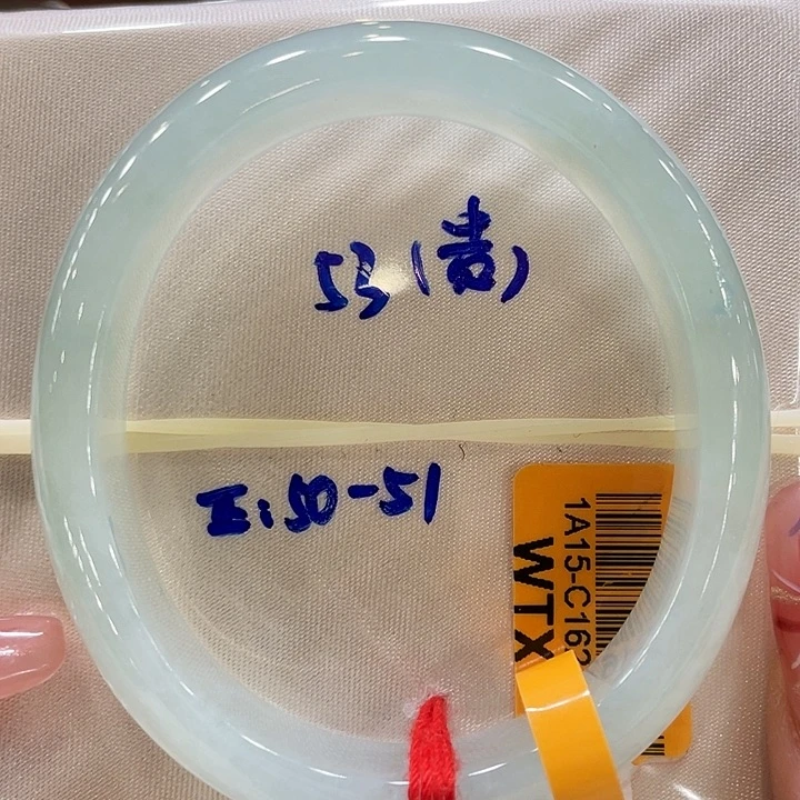 翡翠手镯未镶嵌翡翠手镯