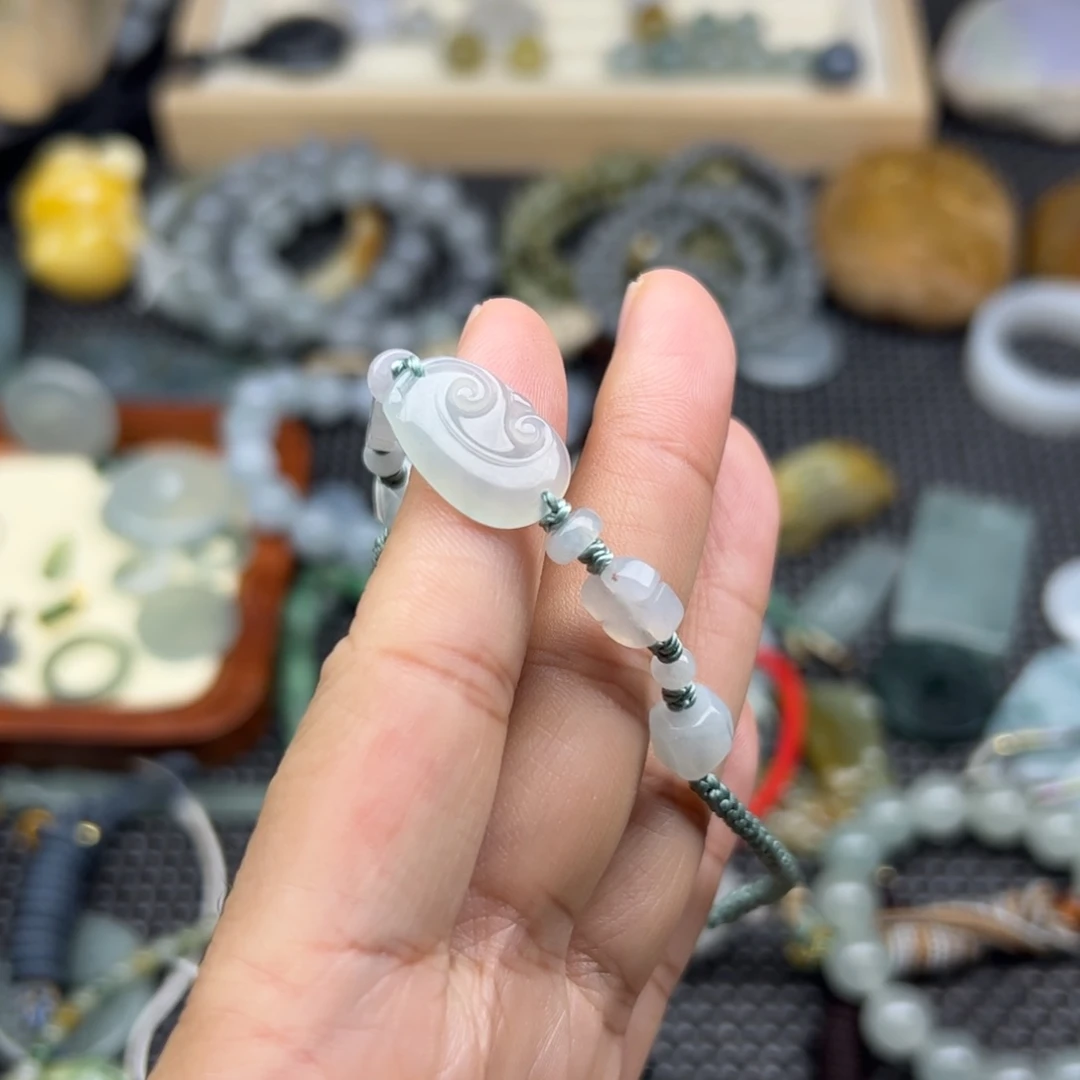 颈饰未镶嵌翡翠如意