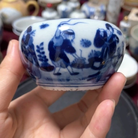 粉彩手把件鼻烟壶