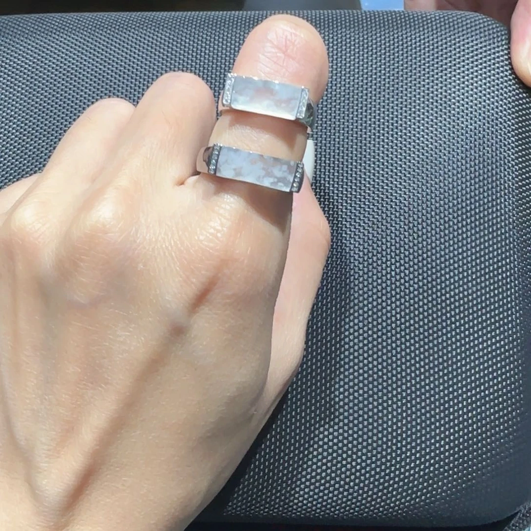 翡翠18K金镶嵌颈饰离*?马鞍戒指一对