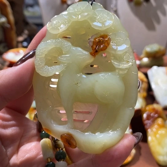 蛇纹石玉未镶嵌颈饰