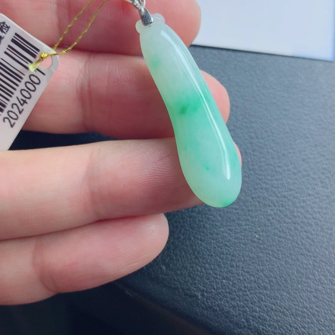 翡翠未镶嵌颈饰福瓜