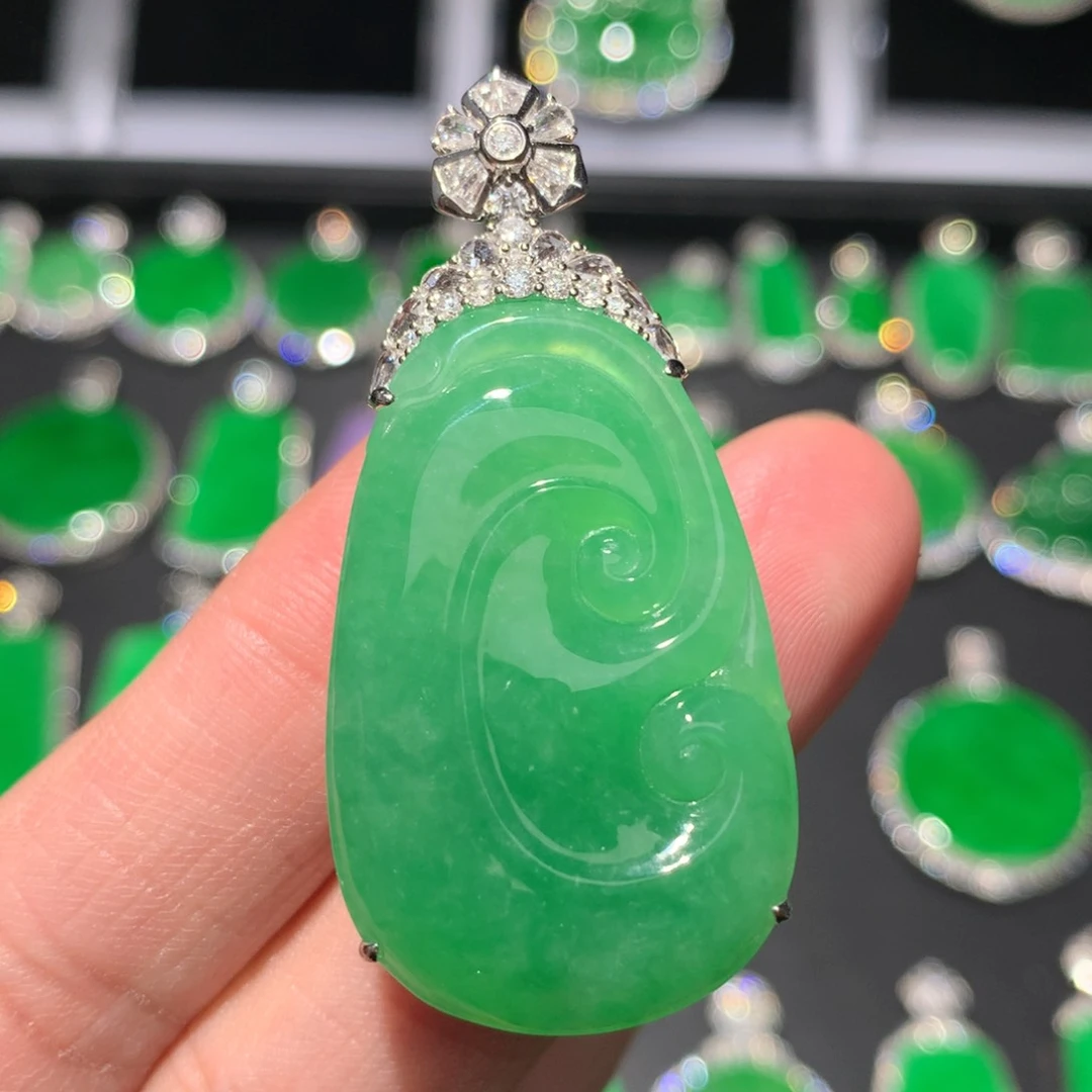 翡翠颈饰18K金镶嵌翡翠