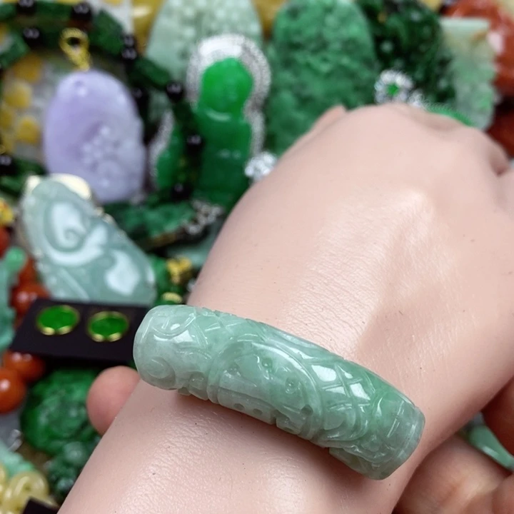 吊坠(赠链)未镶嵌翡翠