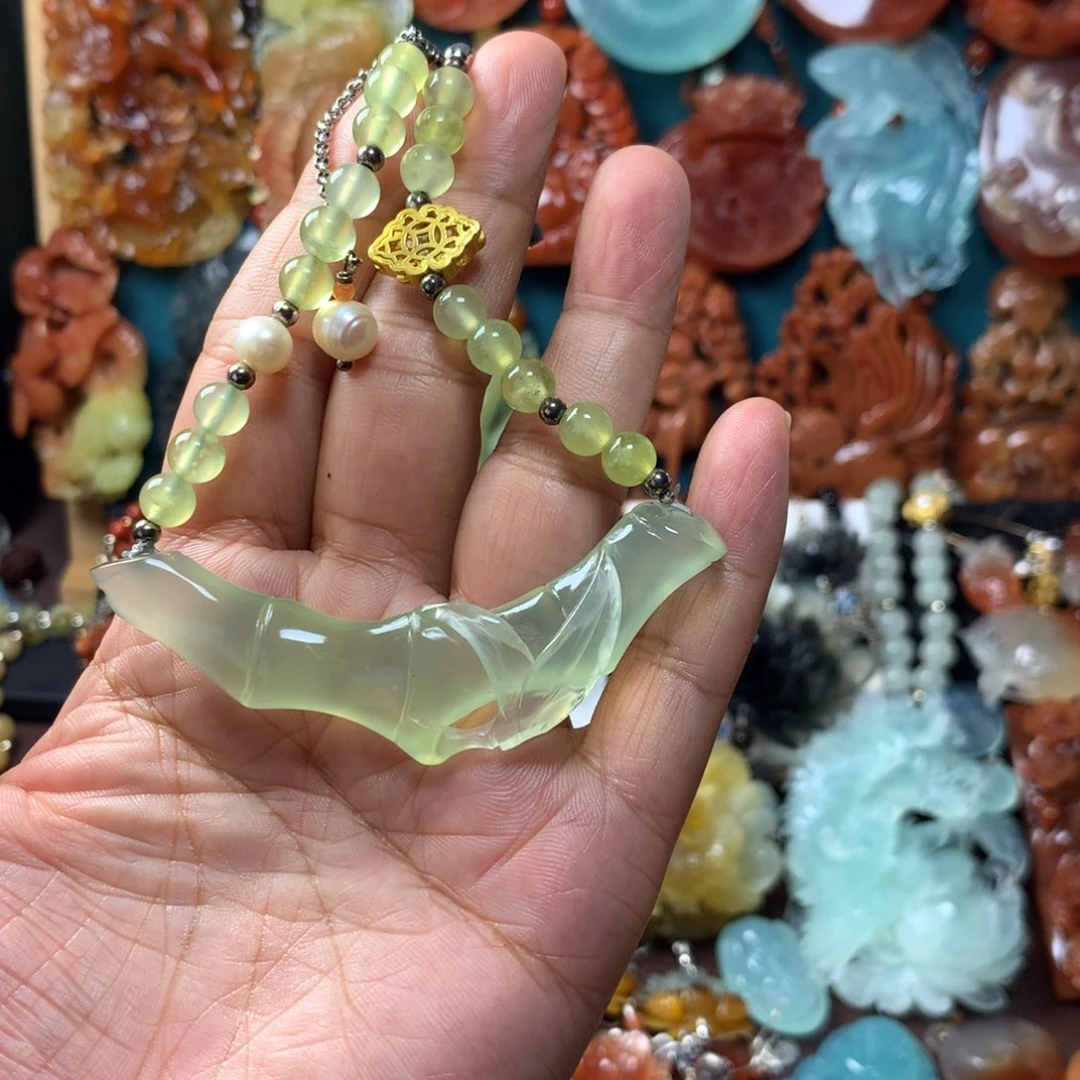 蛇纹石玉挂坠未镶嵌