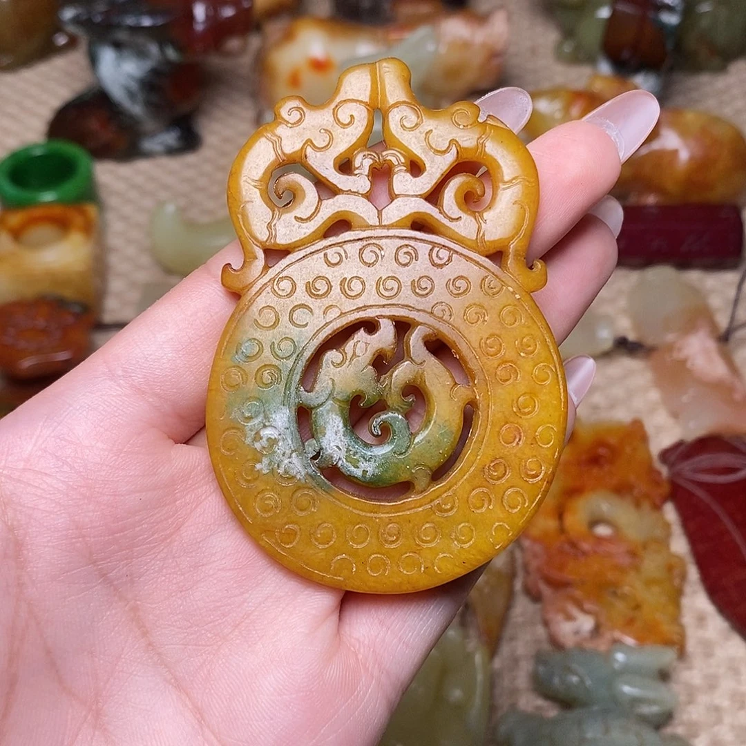 蛇纹石玉未镶嵌颈饰