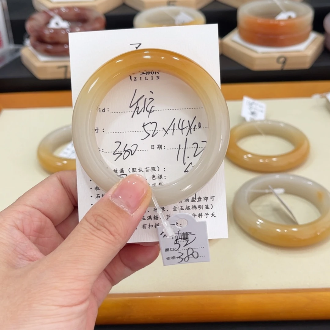 未镶嵌手镯石英质玉允*?