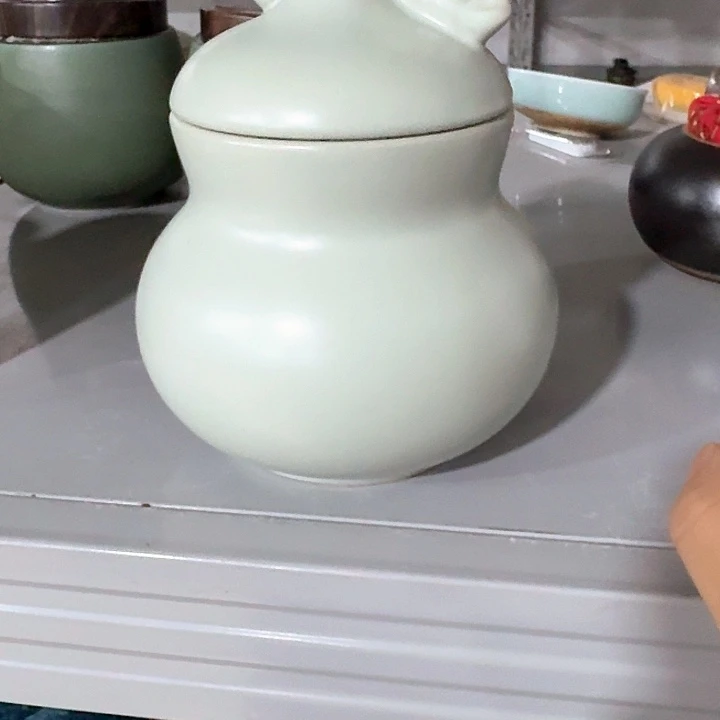 主人杯一个，瓷。。品茗