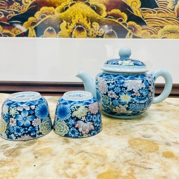 839-百花不落地釉里红一壶+两杯（95）