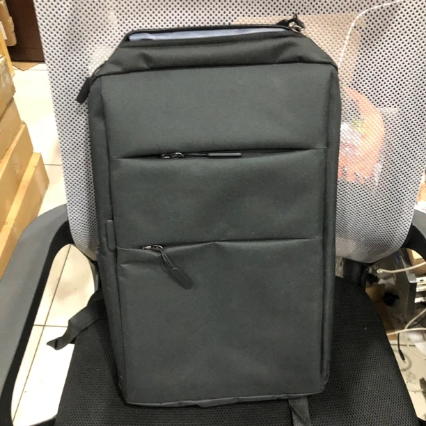 未使用  笔记本电脑背包全新