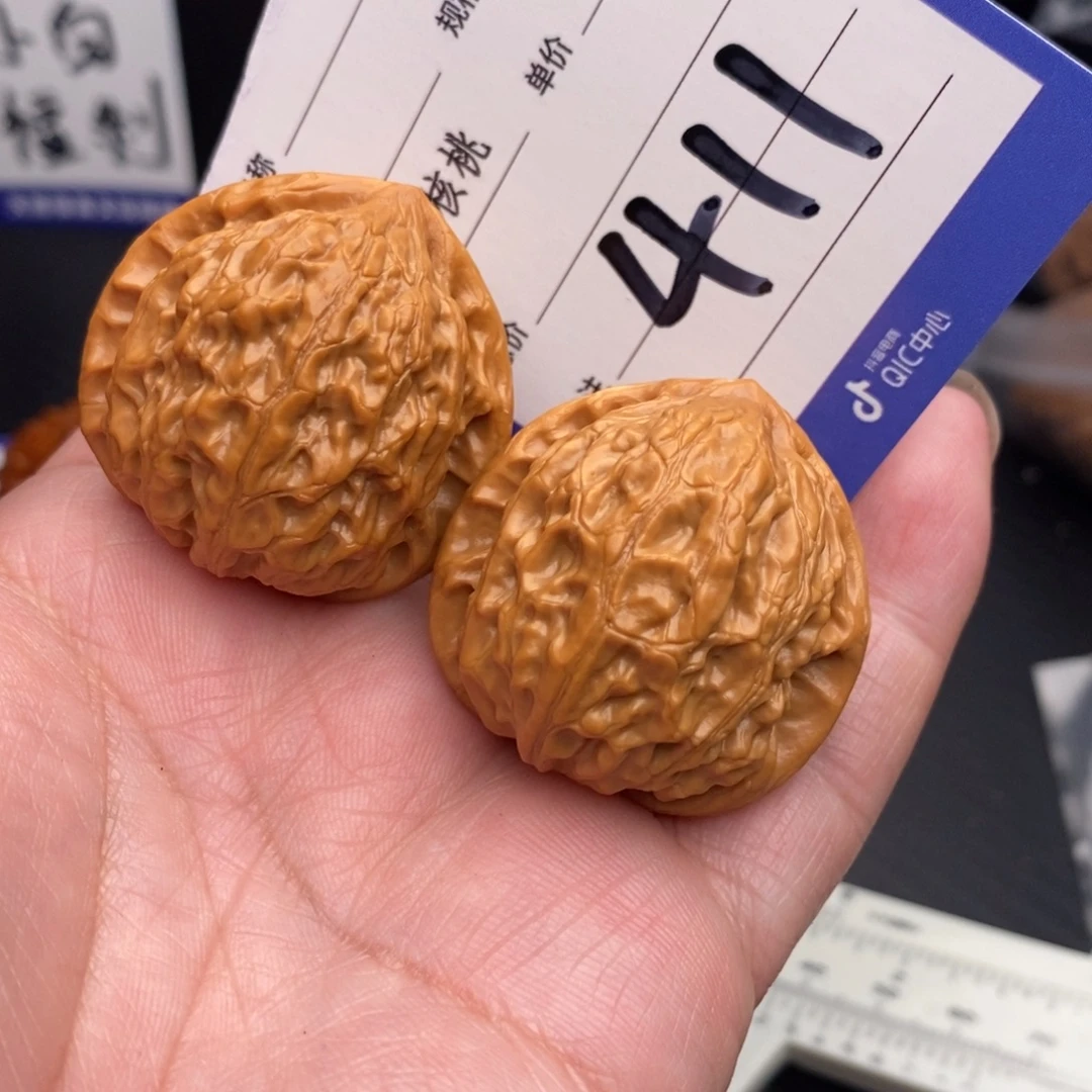 把件桃核金牛35mom