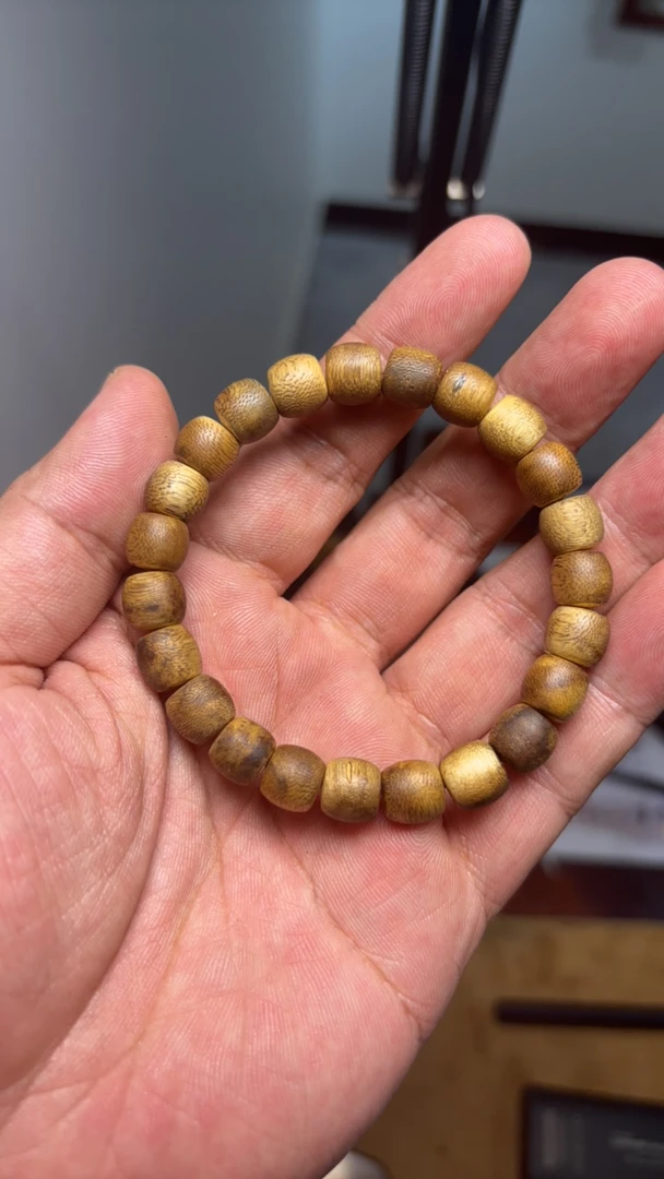 沉香海南岛莺歌岭绿棋楠沉香，8×9单圈手串